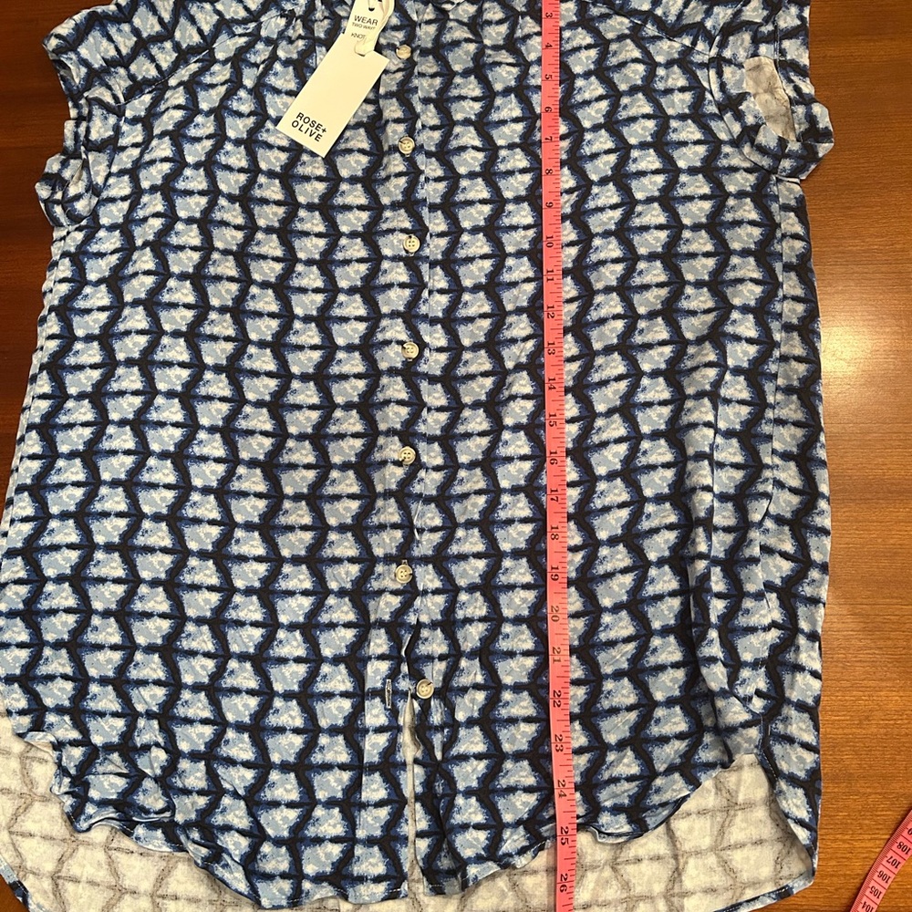 Rose & Olive Geometric Blue and White Blouse - Picture 5 of 7
